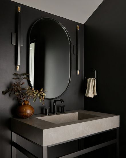 Чёрное овальное зеркало “Рейли”