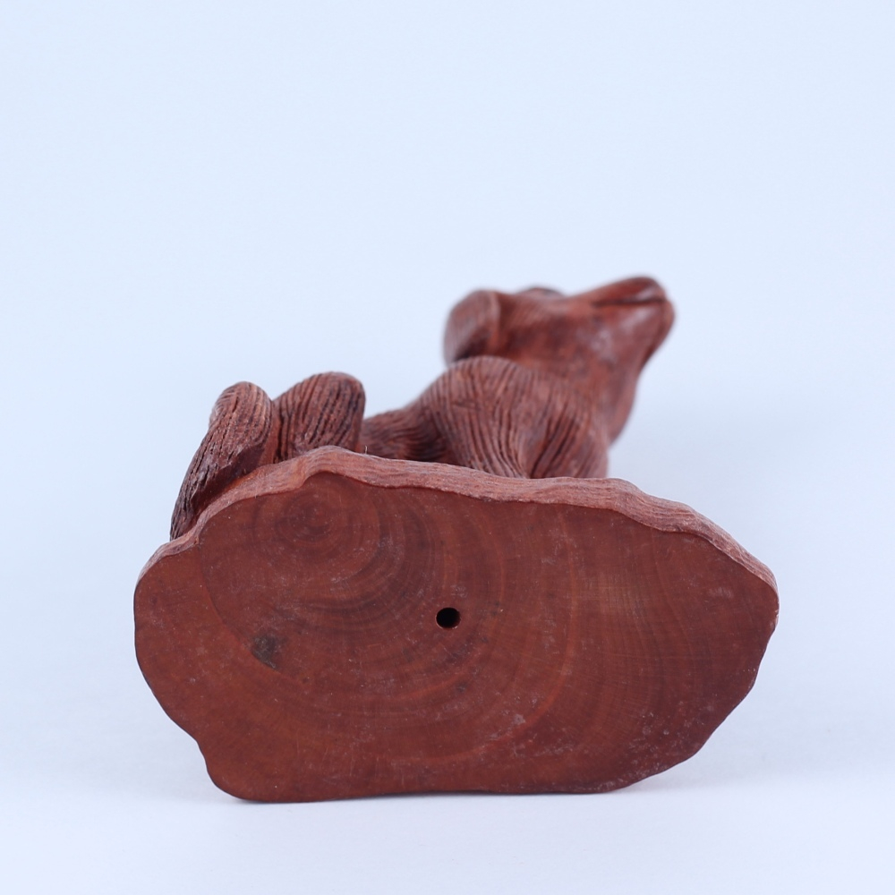 Нэцкэ Собака на подставке 2