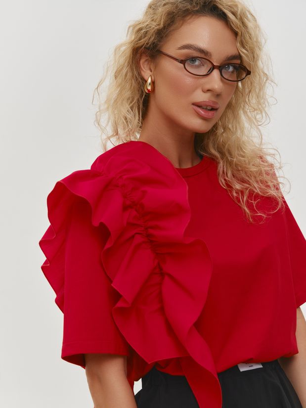 Футболка с воланом , красная