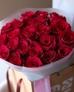 Моно из классических красных роз Эксплорер