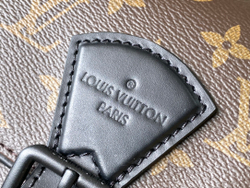 Louis Vuitton Montsouris Messenger PM
