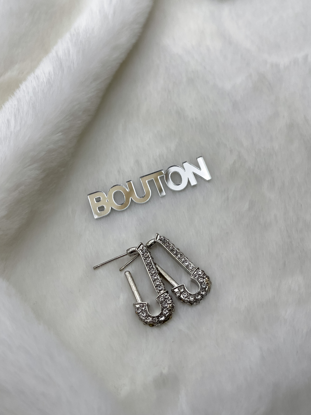 Серьги серебристые Гвоздики/Пусеты "Булавка" в стразах