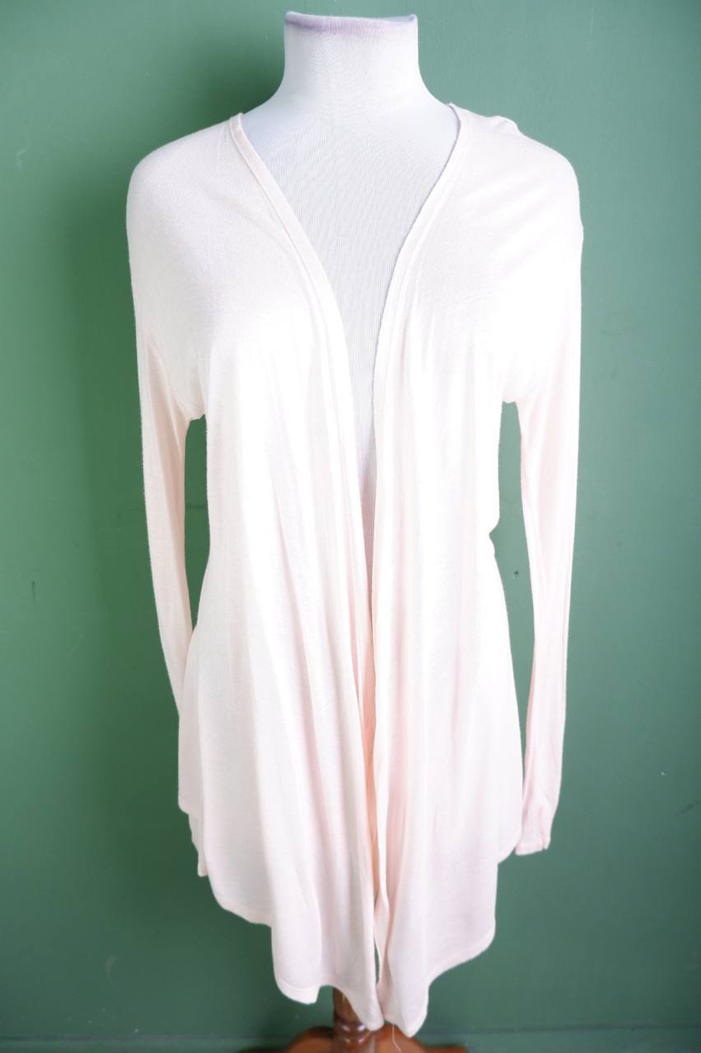 Кардиган тонкий, нежного цвета, визуально 40 размер