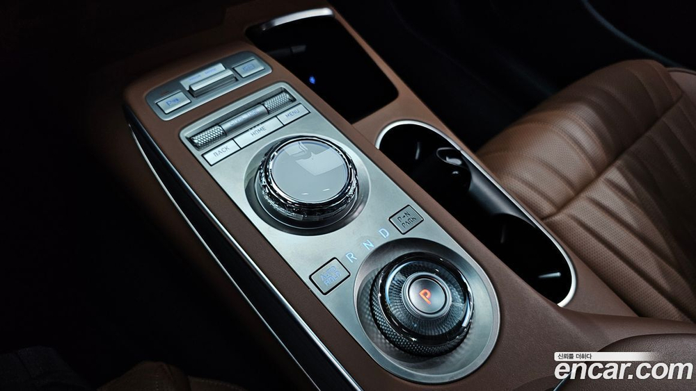 Genesis GV70 2.5T Бензин 2WD (08.2021)