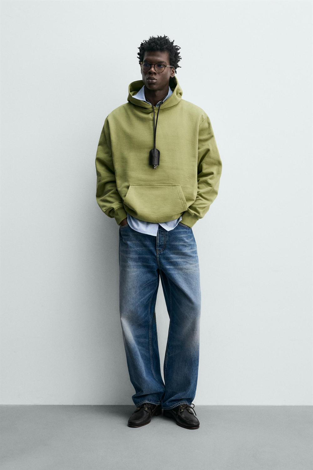 ZARA БАЗОВОЕ ХУДИ С КАПЮШОНОМ, ЛИНЯЛЫЙ ЗЕЛЕНЫЙ