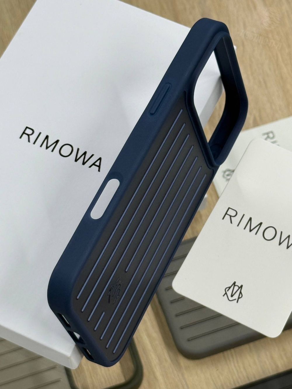 Чехол на iPhone 17 Pro Max Rimowa