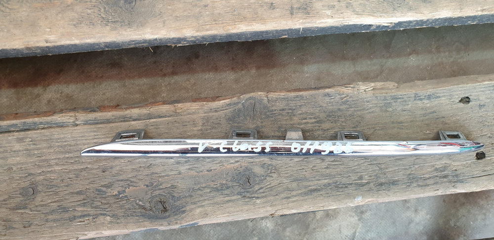 Молдинг решетки радиатора Mercedes V (W447) 14-нв Б/У Оригинал A4478880385