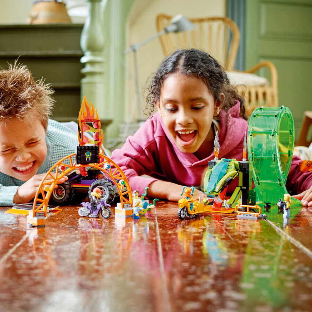 Конструктор LEGO City 60339 Трюковая арена «Двойная петля»