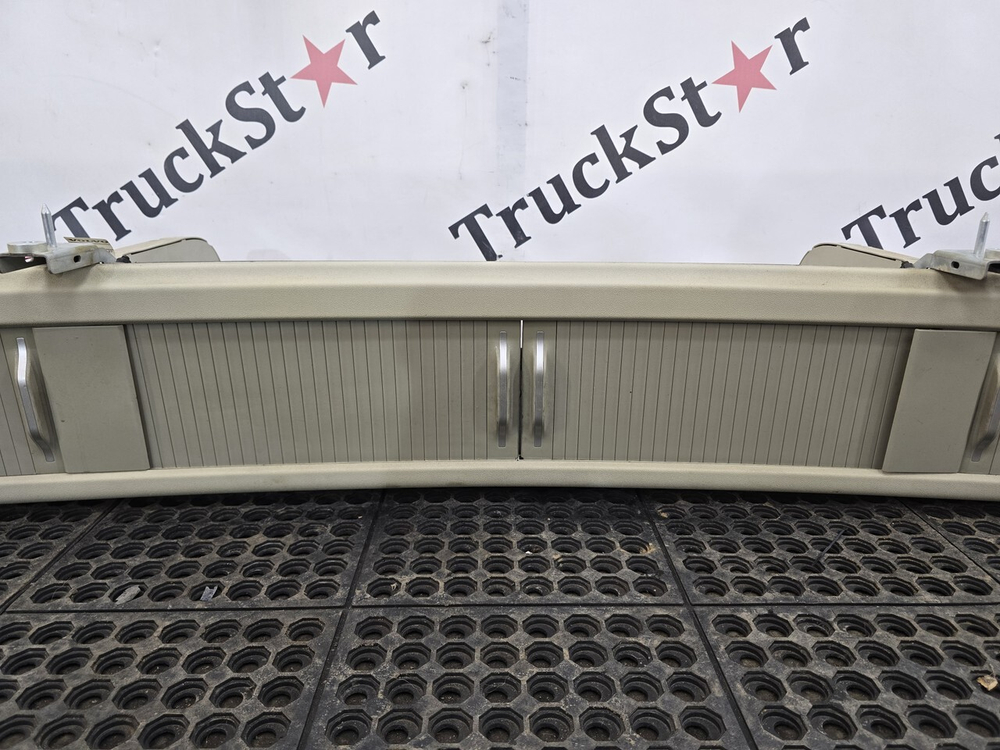 Консоль салона кабины задняя