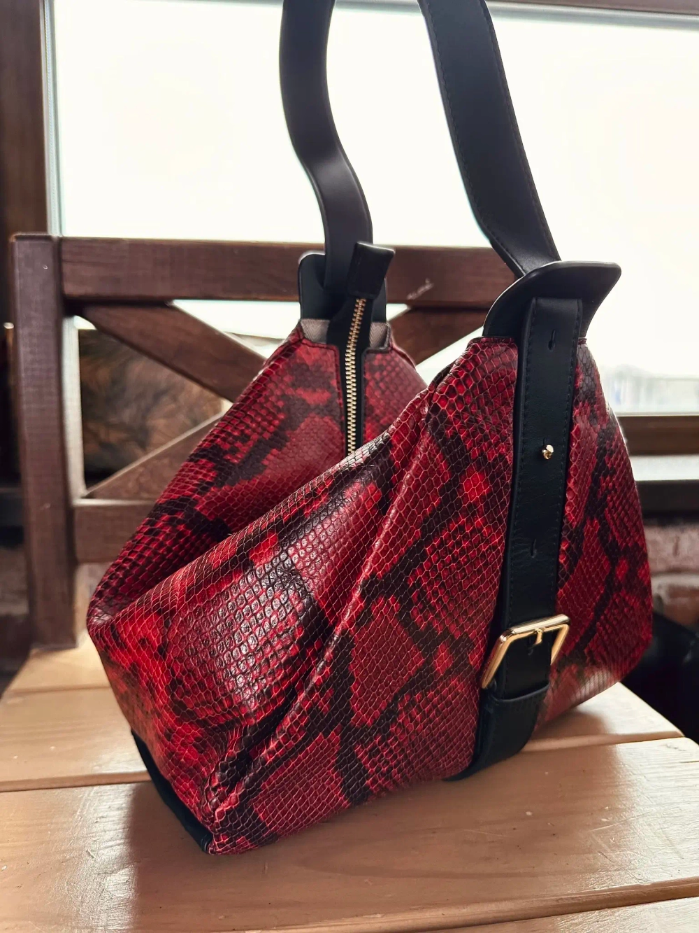 Женская красная сумка на плечо из натуральной кожи с тиснением питон