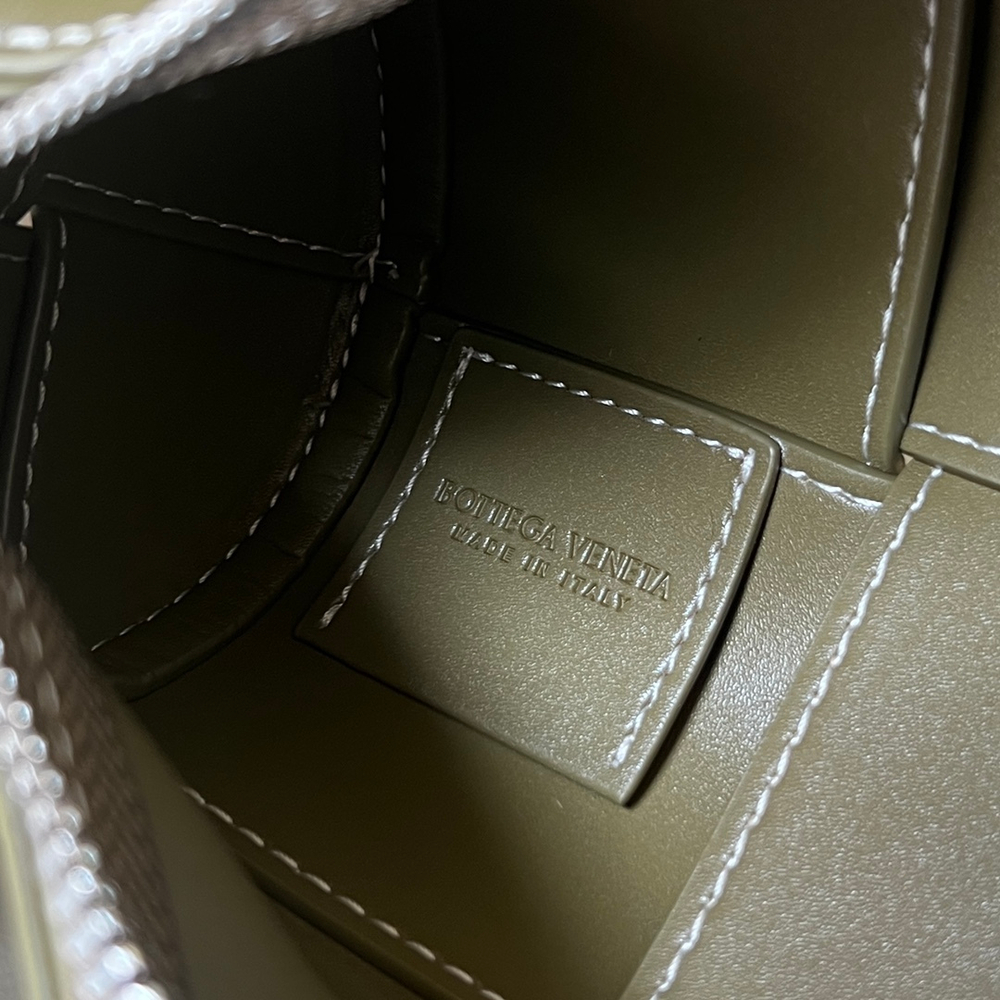 Bottega Veneta Small Canette 21 cm