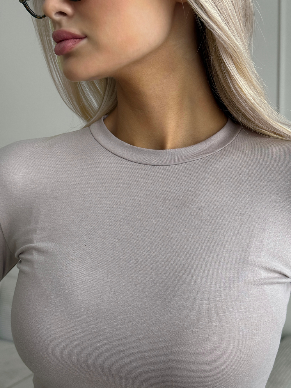 Лонгслив облегающий бежевый