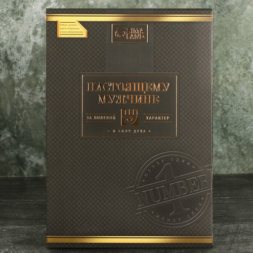 Подарочный набор мужской «Крутой мужик»: карты, домино, стопки 2 шт х 30 мл, кости игральные 4 шт