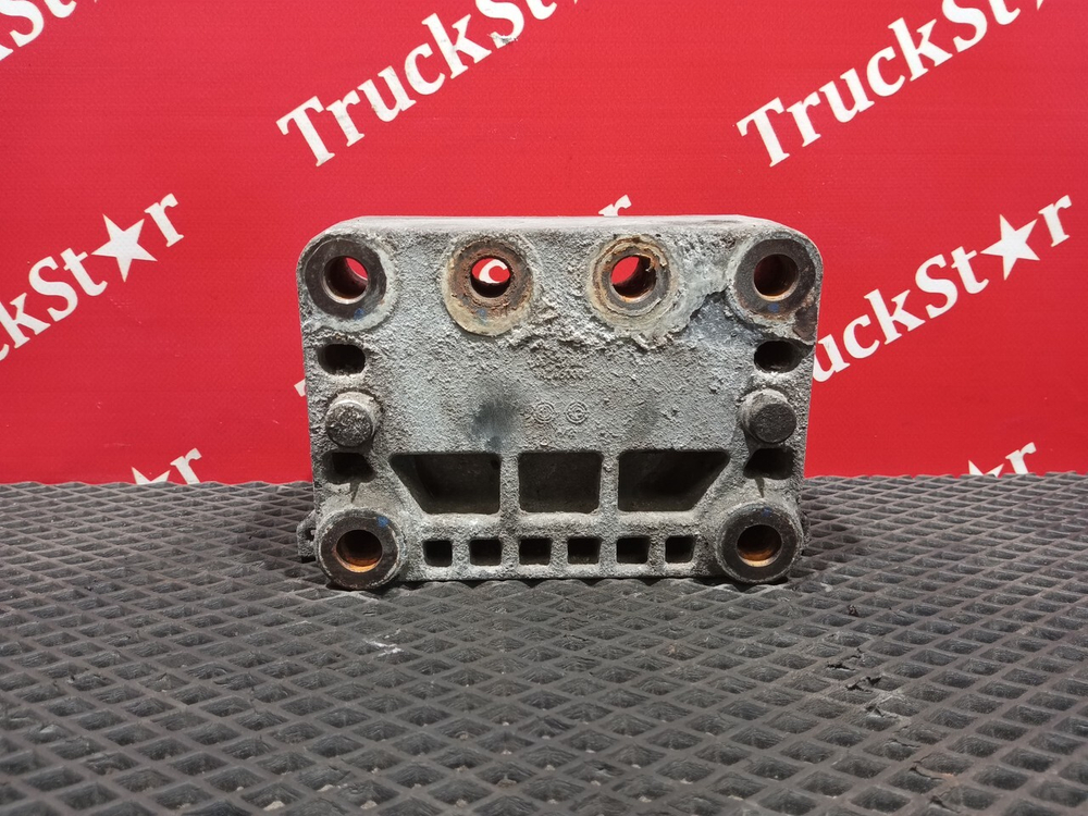 Подушка двигателя задняя левая