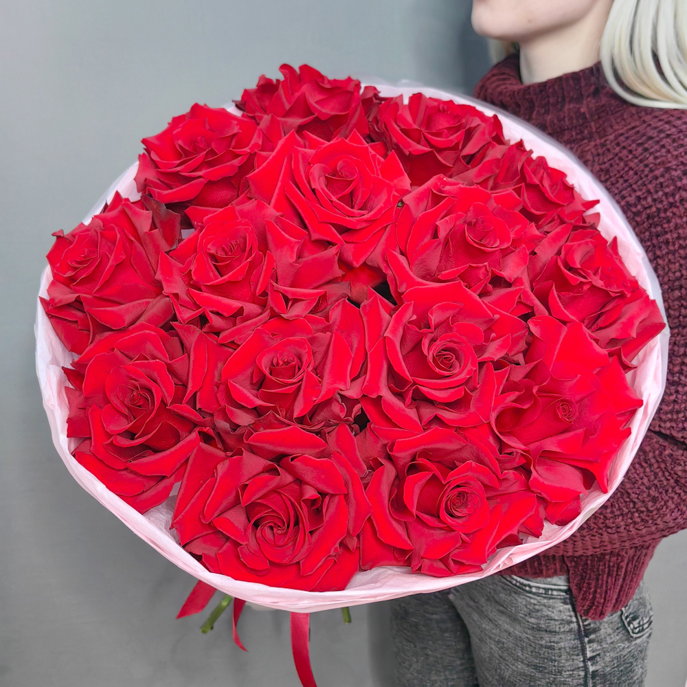 Букет из 15 французских красных роз сорта "Эксплорер" (Эквадор 60 см)