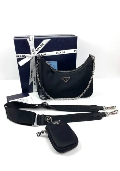 Нейлоновая сумка через плечо Prada Re-edition 2005
