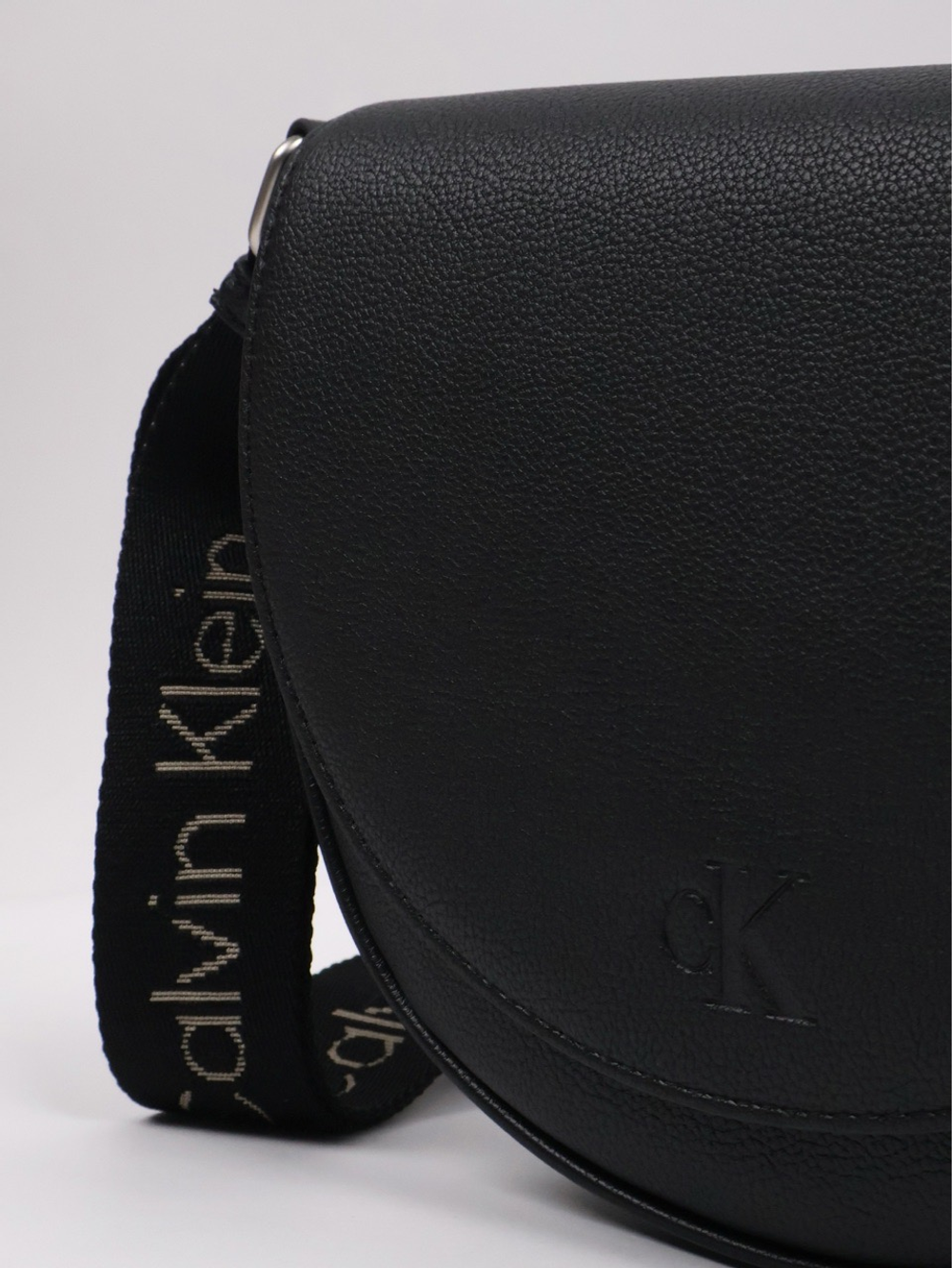 Сумка Calvin Klein All Day Saddle Black