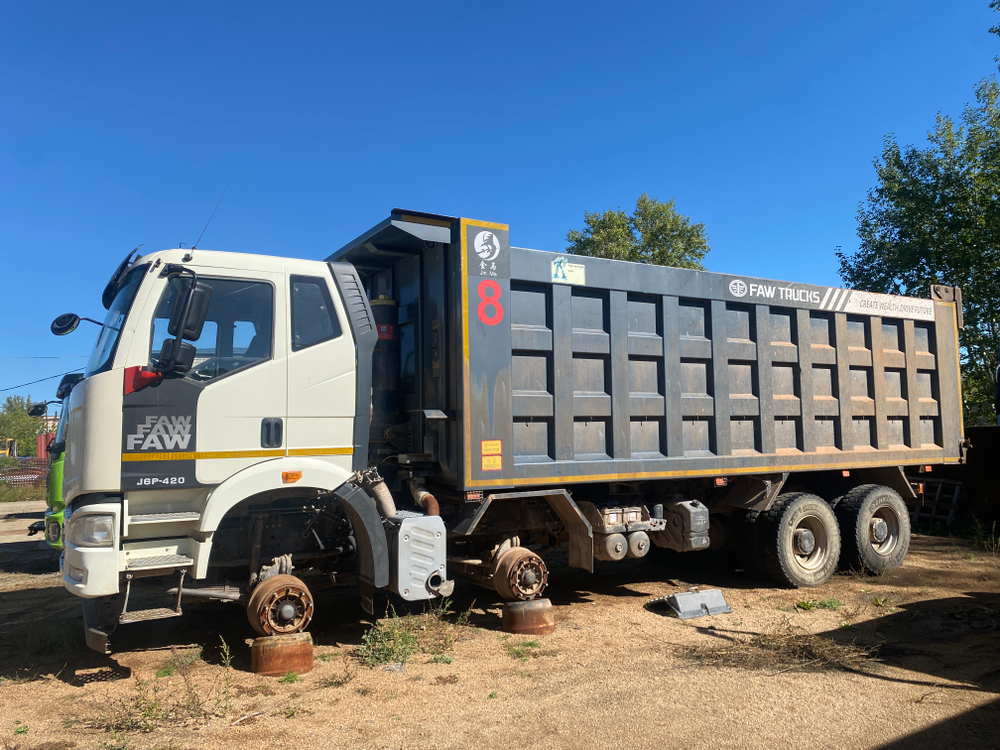 FAW J6 8x4 Самосвал СА3310Р66K24T4E5