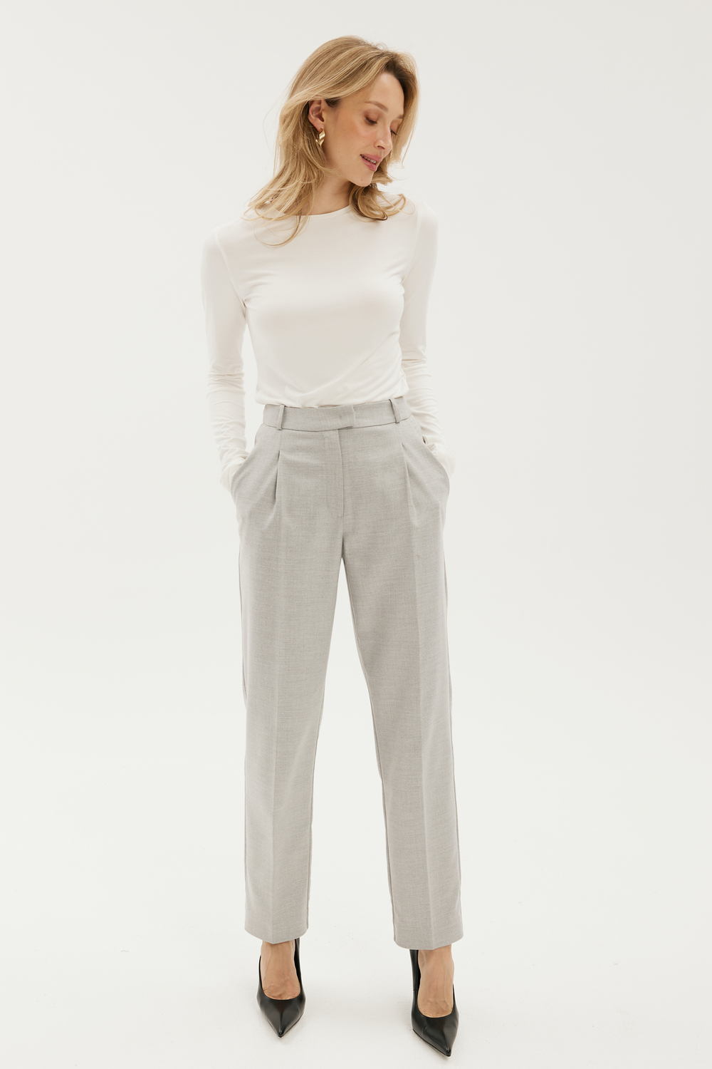 Брюки серые зауженные