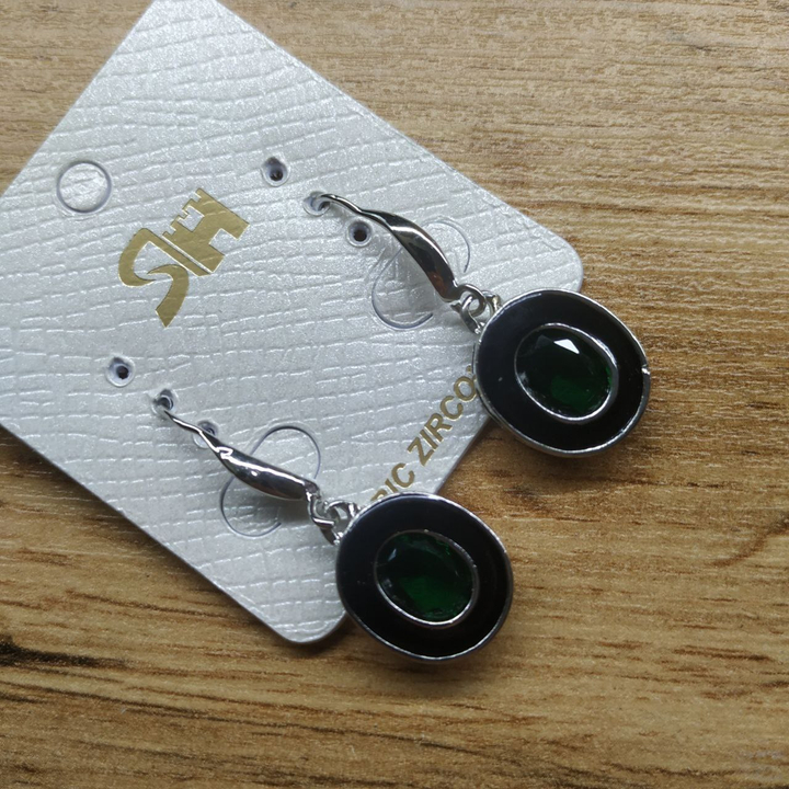 Серьги Cubic Zirconia кристалл в овале цвет зеленый эмаль черная металл серебристый