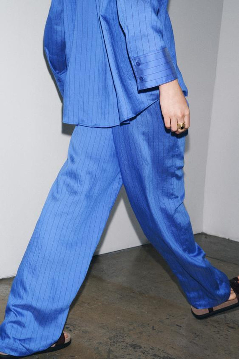 ZARA БРЮКИ В ПИЖАМНОМ СТИЛЕ В ПОЛОСКУ, СИНИЙ / ЧЕРНЫЙ