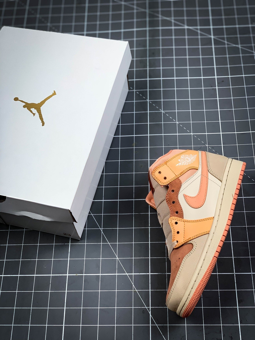 AIR JORDAN 1 MID APRICOT ATOMIC ORANGE/APRICOT AGATE/TERRA BLUSH