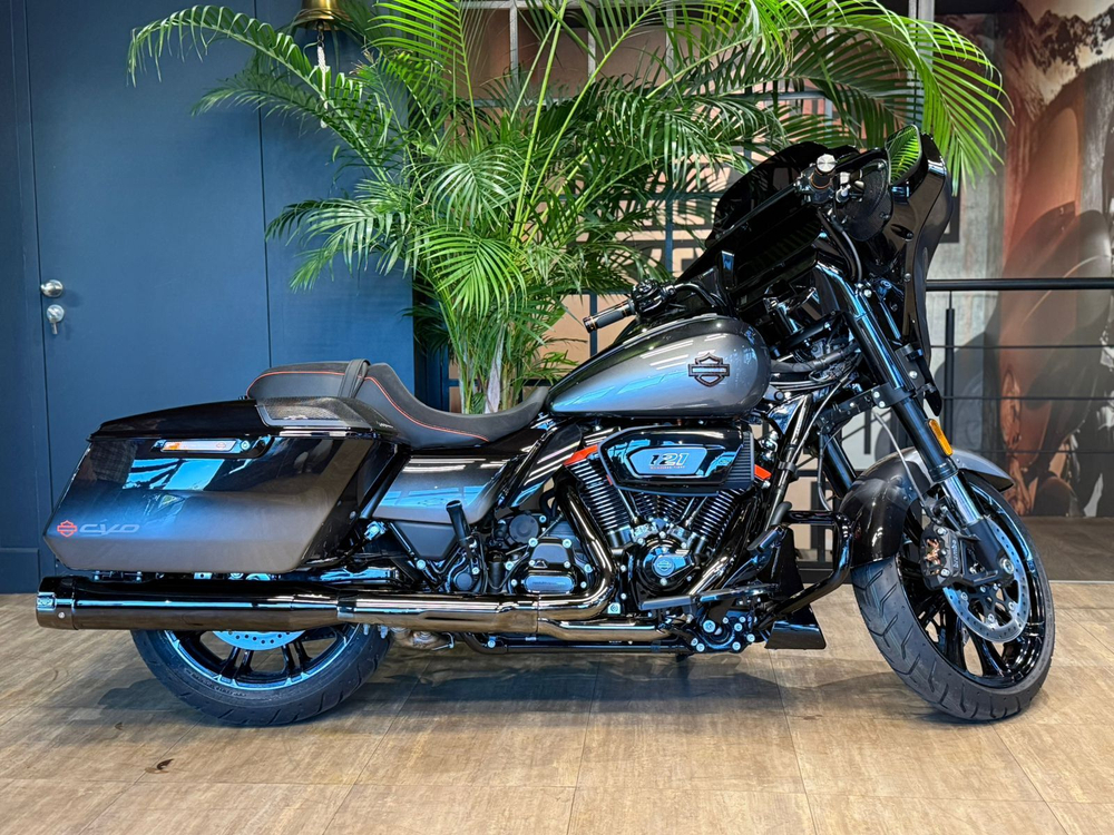 Harley-Davidson CVO Street Glide 121 (Raven Fade) 2025