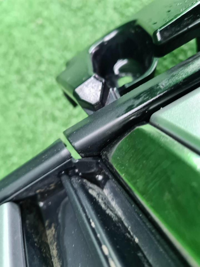 Решетка радиатора Toyota Land Cruiser 300 (21-нв)