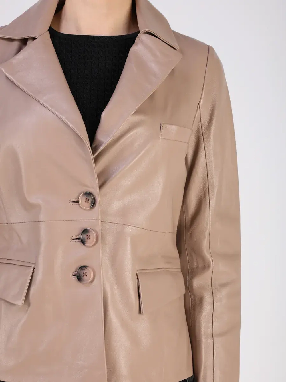 Кожаная куртка демисезонная блейзер