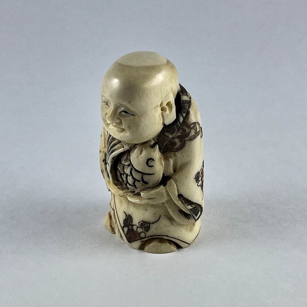 Статуэтка нэцкэ Мальчик Карако с священных карпом