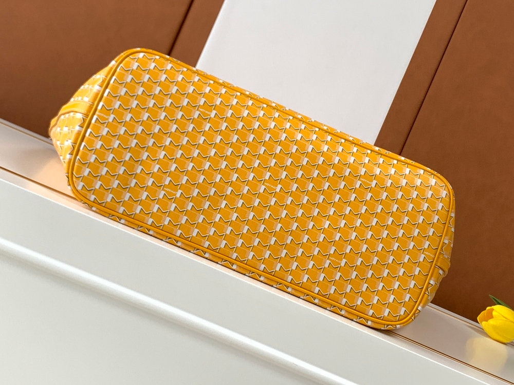 Moynat M Tote GM