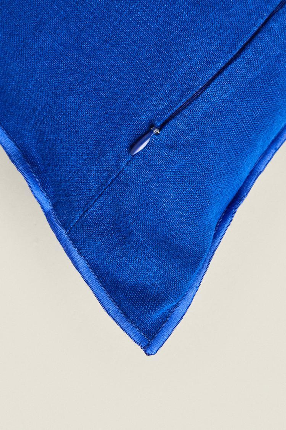 ZARA HOME ЧЕХОЛ НА ПОДУШКУ С ОВЕРЛОКОМ, СИНИЙ