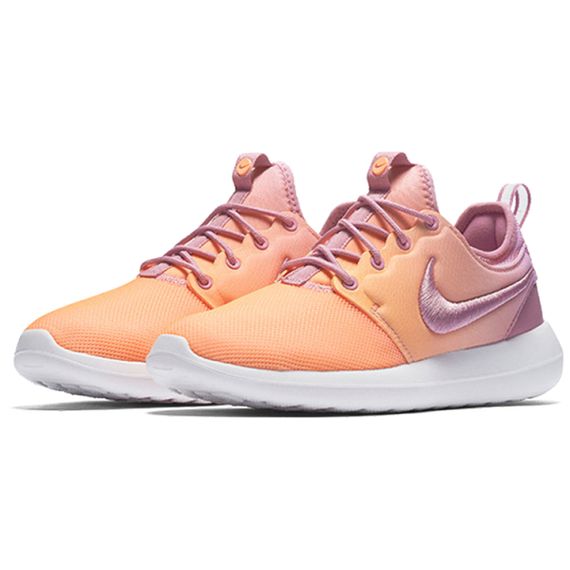 NIKE Roshe Two Беговые кроссовки Низкие Женские
