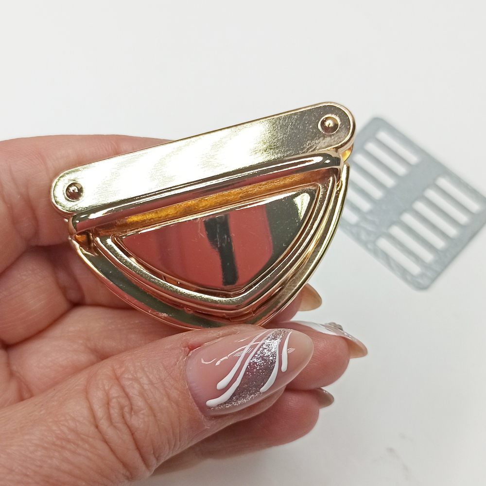 Замок-защелка на зажимах 52*35 Золото