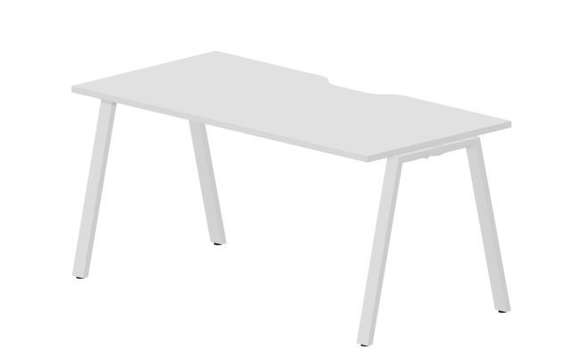стол Arena 1580х780х750мм (с эргономичным вырезом)