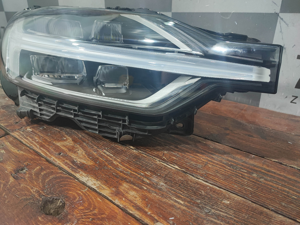 Фара правая LED Volvo XC60 2 17-21 Б/У Оригинал 31656555