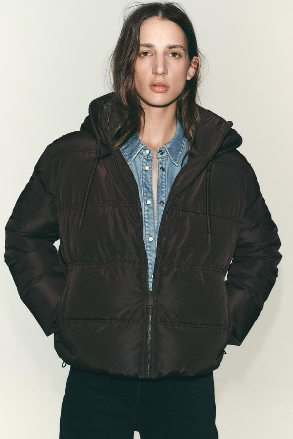 ZARA НЕПРОМОКАЕМЫЙ ВЕТРОЗАЩИТНЫЙ КОРОТКИЙ СТЕГАНЫЙ АНОРАК, КОРИЧНЕВЫЙ