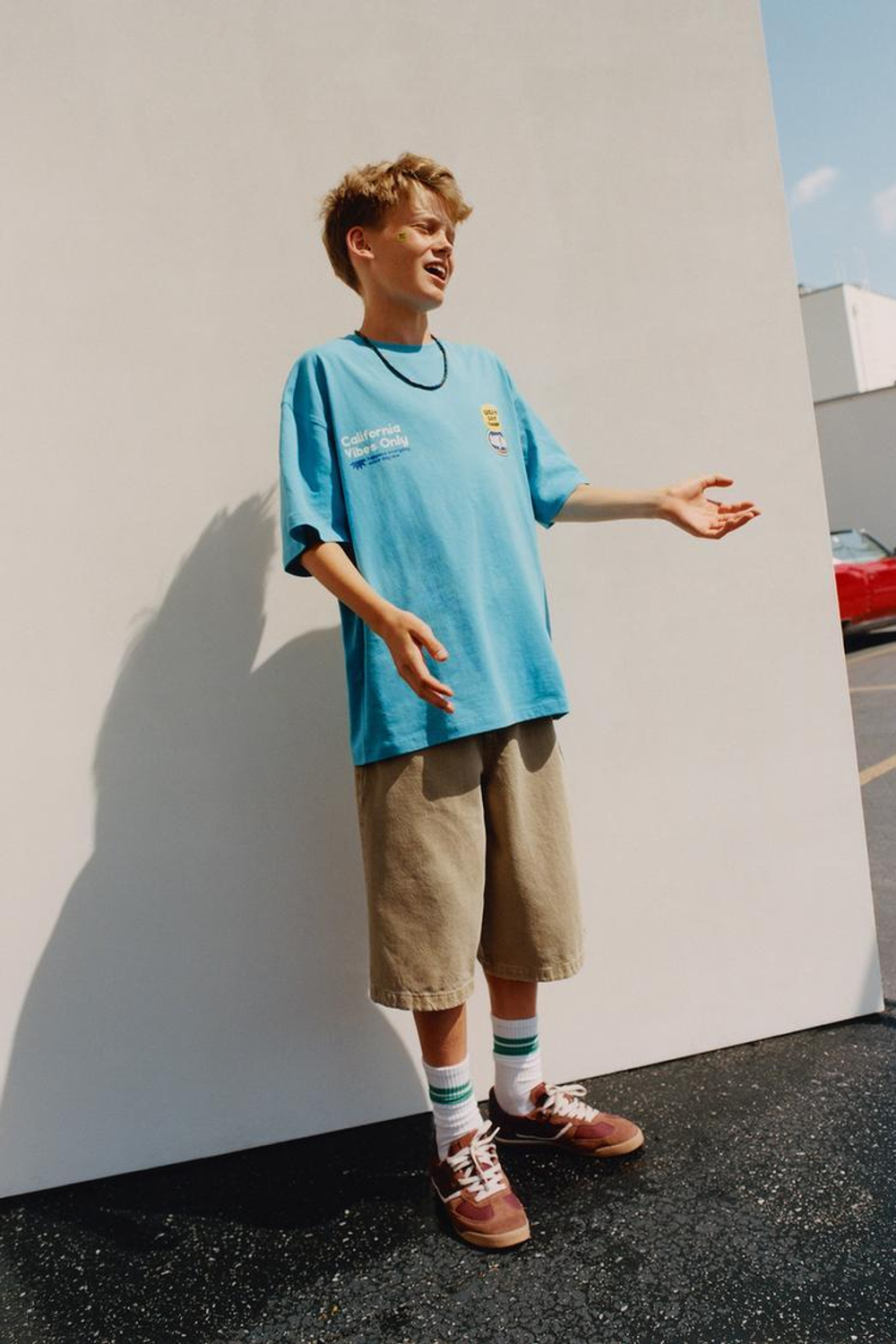 ZARA ФУТБОЛКА С НАШИВКАМИ, ЯРКО-СИНИЙ