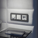 Розетка с заземлением, шторками и USBх2 (белый матовый)