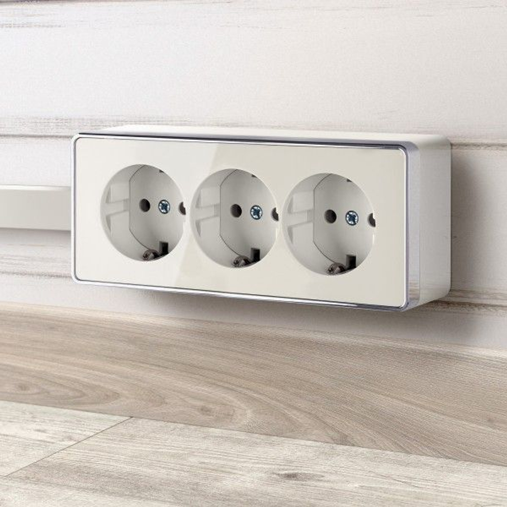 Розетка тройная с заземлением и шторками Gallant (слоновая кость)