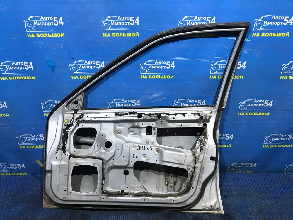 Дверь передняя правая MITSUBISHI LANCER 1998