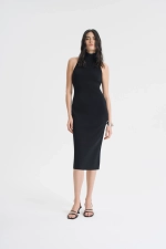 Платье-миди с высокой горловиной
