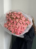 Гранд-букет из нежных, кустовых пионовидных роз