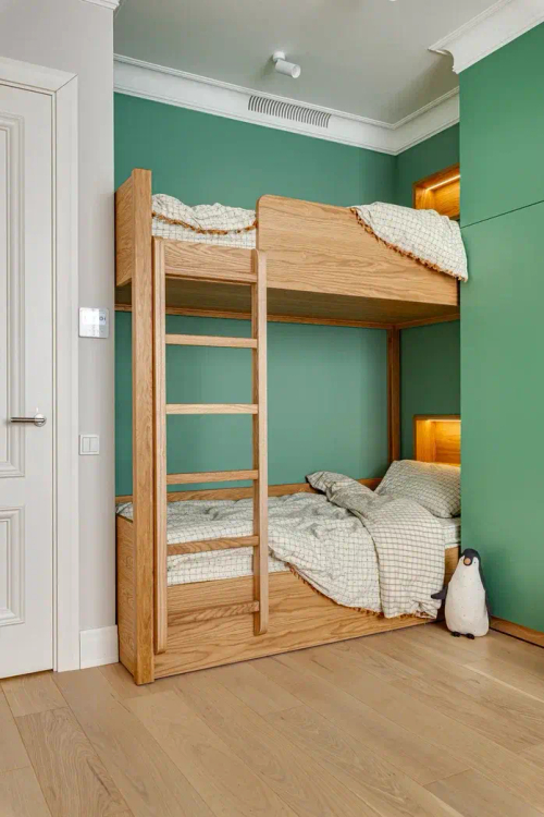 Двухъярусная деревянная детская кровать