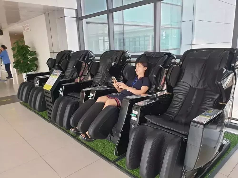 Вендинговое массажное кресло iMassage L-Track Black