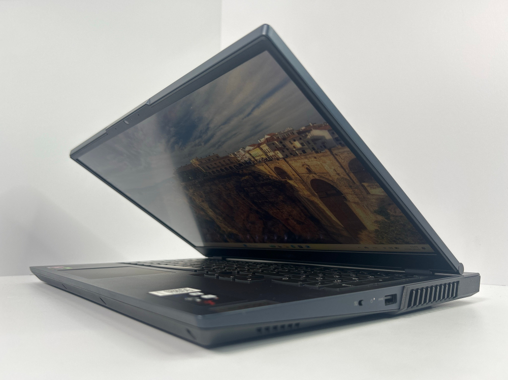 Ноутбук Lenovo Legion 5 15ACH6H (82JU005HRU) 15.6"/AMD Ryzen 7 5800H/RAM 16GB/SSD 1024GB/GeForce RTX 3060 6GB/IPS 165Hz/1920*1080/Windows 11/Подсветка кл-ры: LED/черный. Состояние: B1
