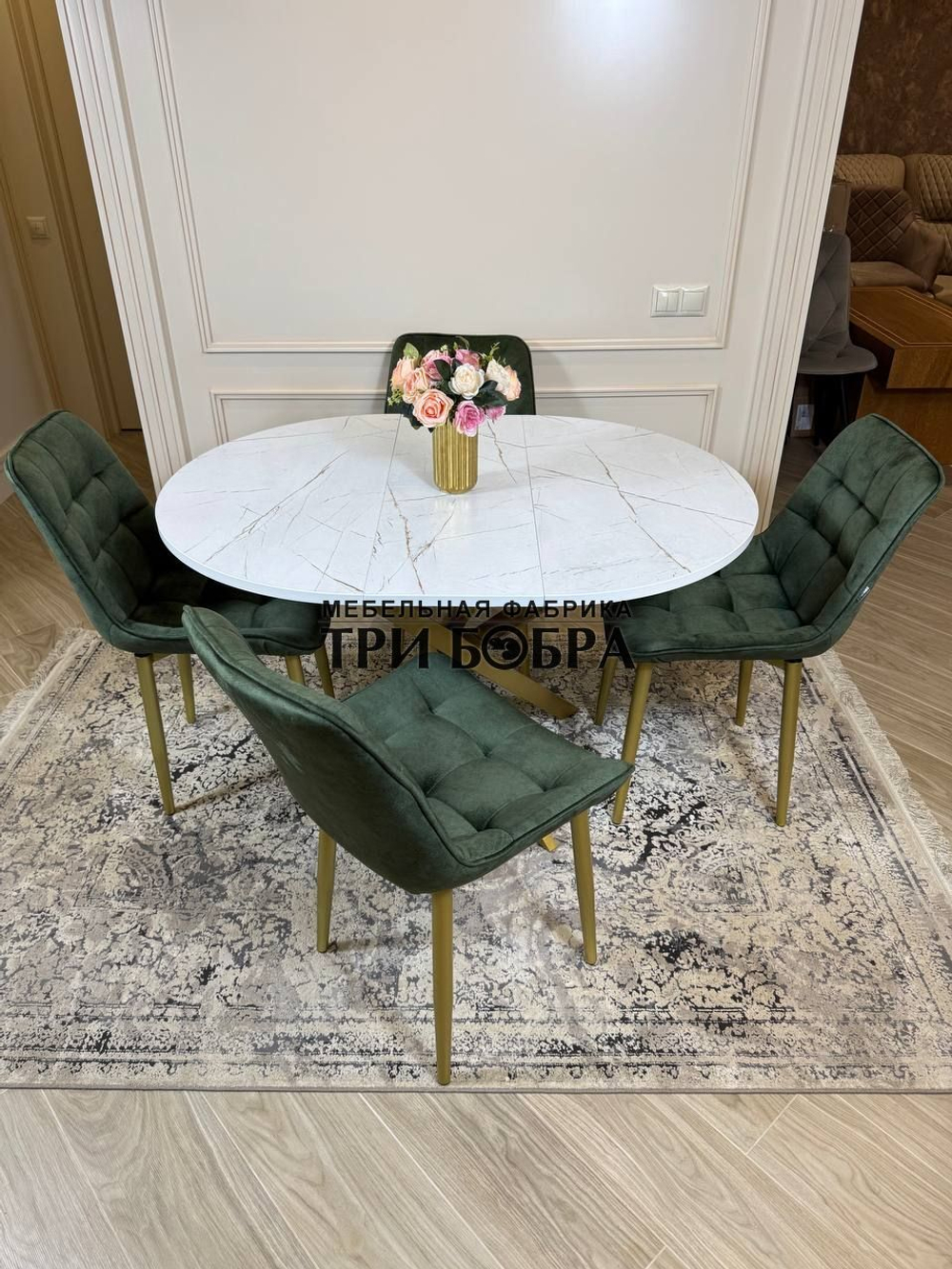 Круглый раздвижной стол "Лофт", белый каспий и стулья "Бостон" оливковый