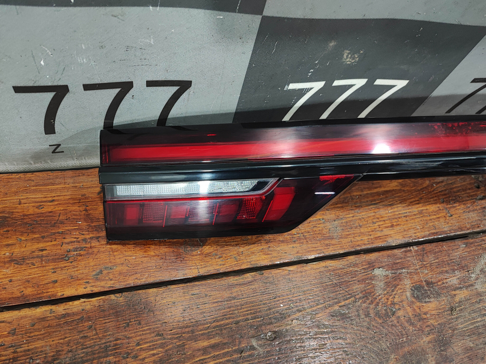 Фонарь задний в крышку багажника центральный Geely Monjaro 21-нв Б/У Оригинал 7057045900