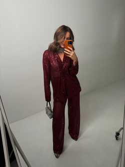 Костюм в пайетку бордо