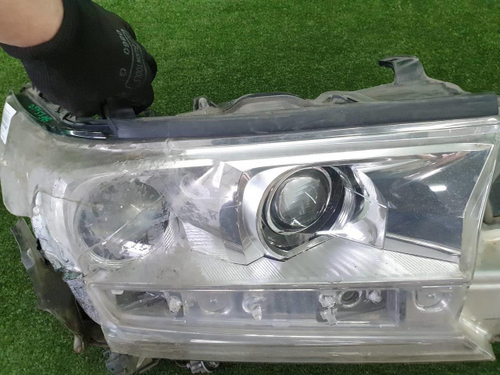 Битая Фара правая Toyota Land Cruiser 200 (2015-2021) LED